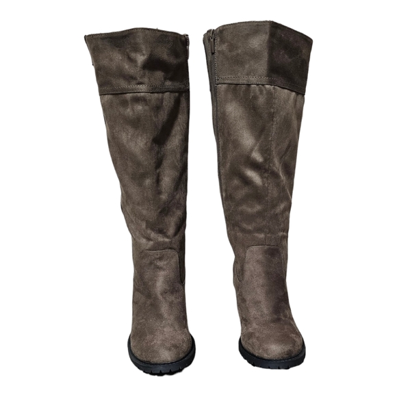 TORRID Lace-Up Back Lug Sole High Boot Wide Calf Taupe 11W - Picture 8 of 10